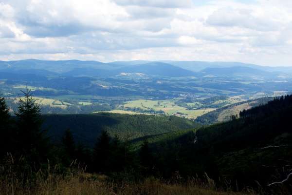 Vista das montanhas Rychleb e das montanhas Jeseníky
