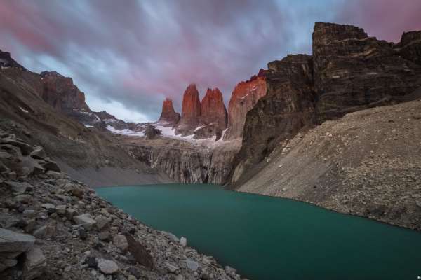 Morgendämmerung an den Granittürmen von Torres del Paine