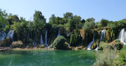 Viagem às cachoeiras de Kravica