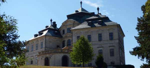 Prohlídka zámku Karlova Koruna: Počasí a sezóna