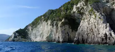 乘船前往马拉松尼西岛