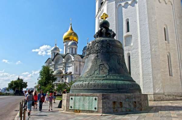 Площадь Ивана и самый большой колокол в мире