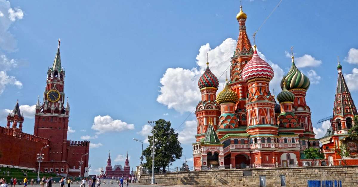 Red Square and St. Basil's Cathedral - A tour of the most famous square and  temple in Moscow | Gigaplaces.com