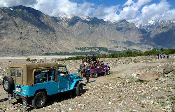 Driving through the valley of Shigar