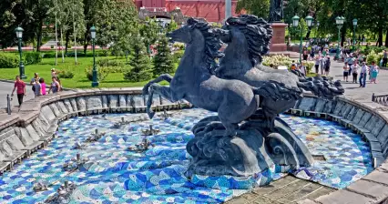 Alexander Park e Piazza del Maneggio