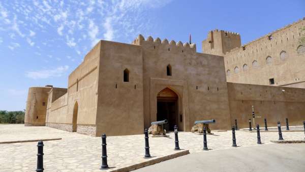 La puerta del castillo de Jabrin