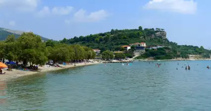 Pływanie na plaży Limni Keriou