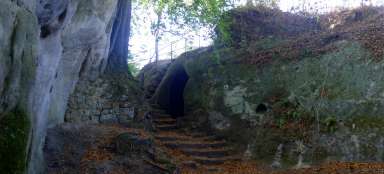Tour do castelo de pedra de Pařez