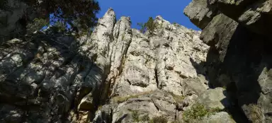 Randonnée le long des roches sèches