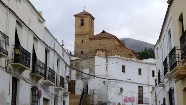 Camina por las calles de Gérgal