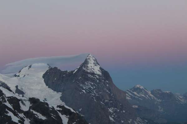 Sonnenaufgang über dem Berner Massiv