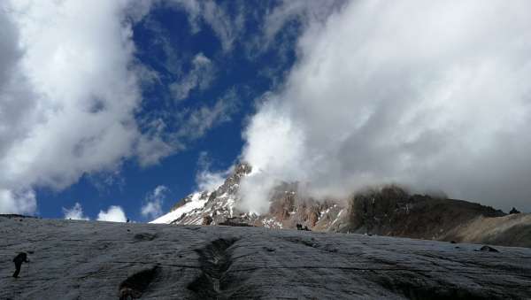 De voorkant van de Gergeti-gletsjer