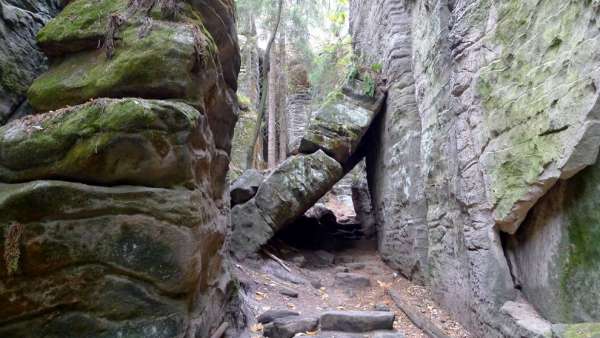 Povalení skalný blok v Americkej jaskyni