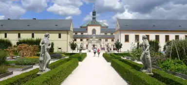 Поездка в больницу Кукс