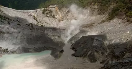 Kawah Ratu-krater