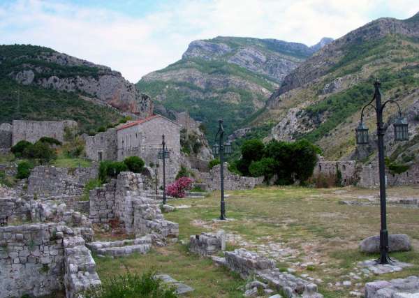 De ruïnes van de stad Stari Bar