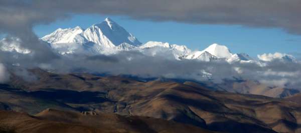 Výhľad z Pang la na hrebeň Himalájí