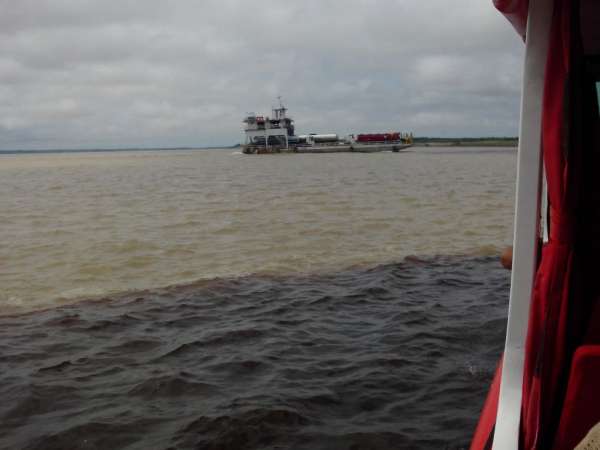 Sútok riek Rio Negro a Amazonky (Solimoes)