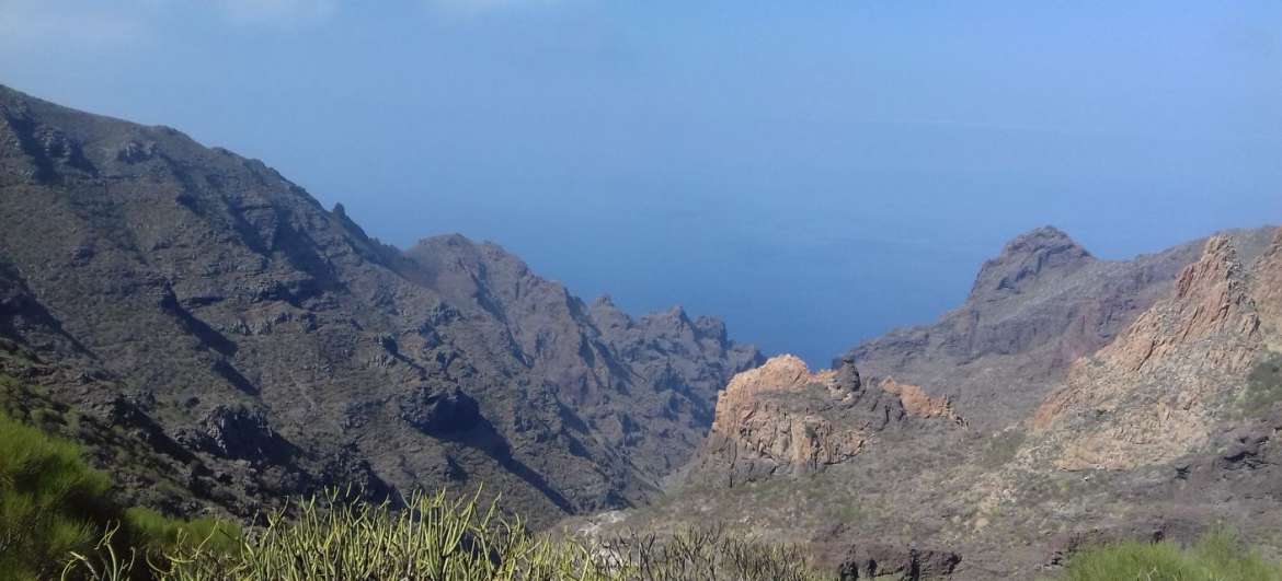 On the way from Santiago del Teide to the sea: Hiking