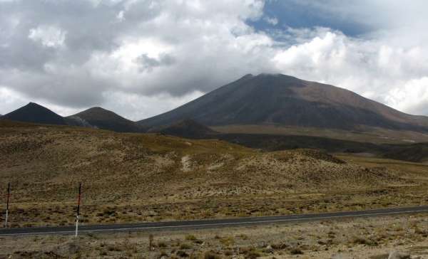 Volcán de la carretera de montaña