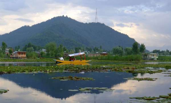 De beaux paysages sur le lac Dal