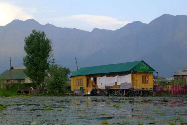 住在湖边