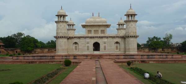 A tour of the tomb of Itimad-ud-Daulah