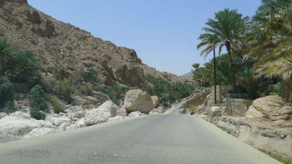Красивая дорога Вади Бани Халид