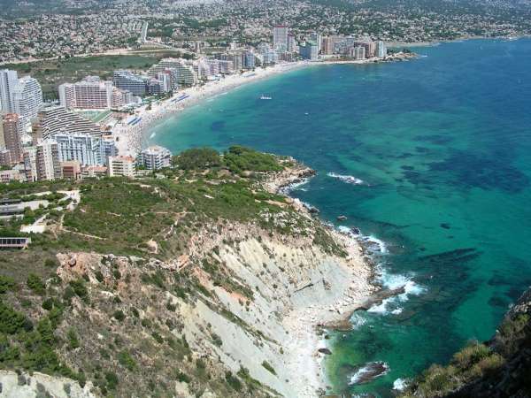 Widok na plażę w Calpe