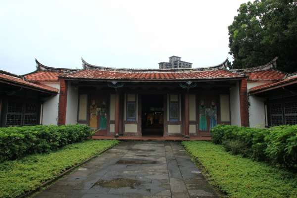 Pavilion for accommodation of diplomats in the botanical garden.