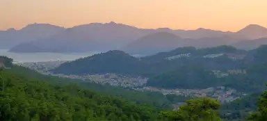 马尔马里斯周围环境