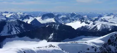 尤通黑门山