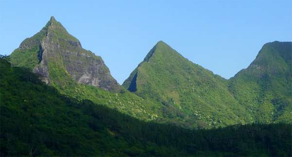 Mouapu y otras montañas