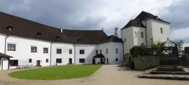 ノヴェ フラディ城