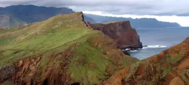 Útesy na poloostrově Sao Lourenco