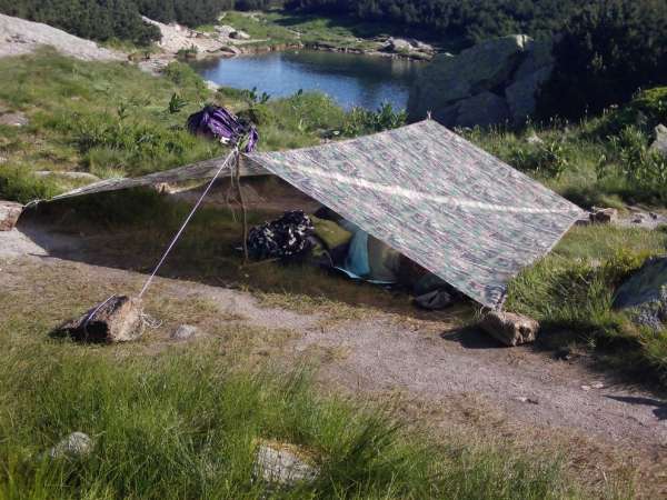 Equipo para dormir en la naturaleza.