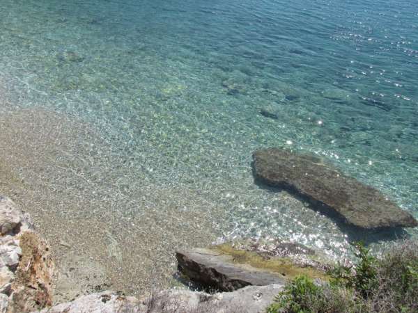 La plage de Sarakiniko