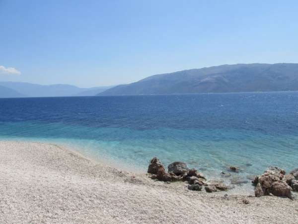 Strand von Aspros Gialos