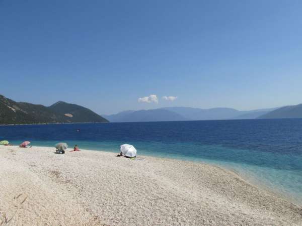 Strand von Aspros Gialos