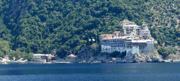 Croisière le long de l'état monastique d'Athos