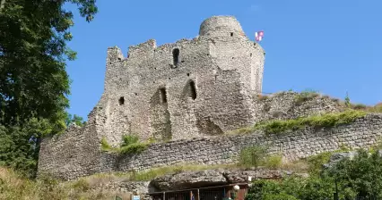 Un tour delle rovine del castello di Michalovice