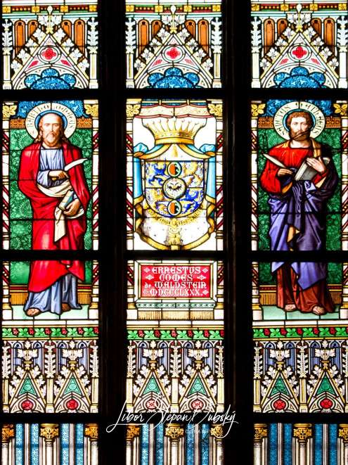 Dietro le vetrate della Cattedrale di San Vito