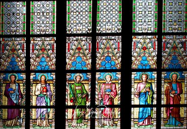 Atrás dos vitrais da Catedral de São Vito