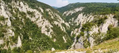 ザディル渓谷をハイキング