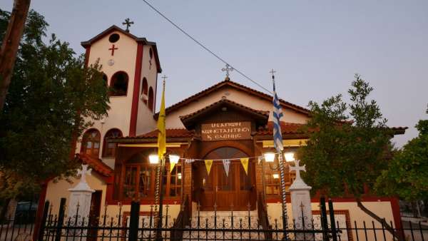 Pequeña iglesia en Ouranoupoli