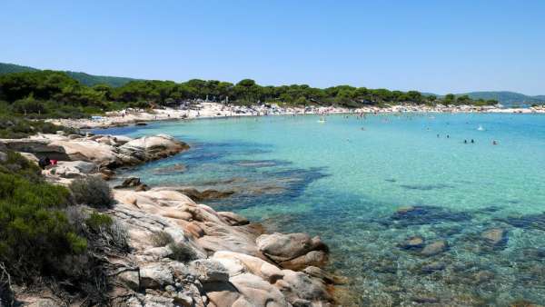 Vista della spiaggia di Karidi dall'altro lato