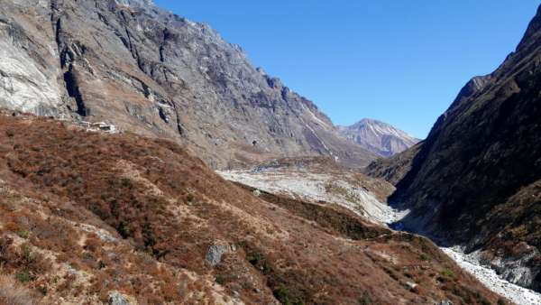 Výhled na Gumbu a Langtang