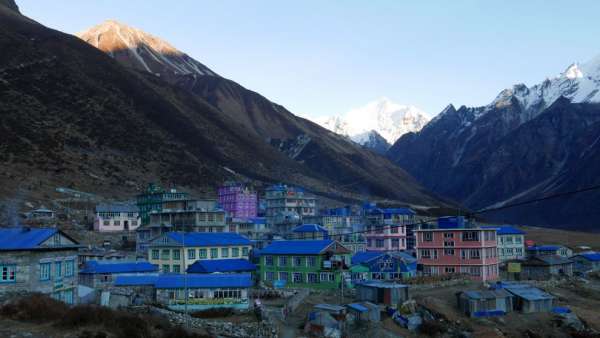 Výhled na Kyanjin Gompa