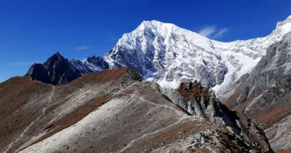 Afdaling van Kyangin Ri naar Glacier Valley