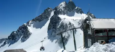 Teleférico en las montañas del Dragón de Jade